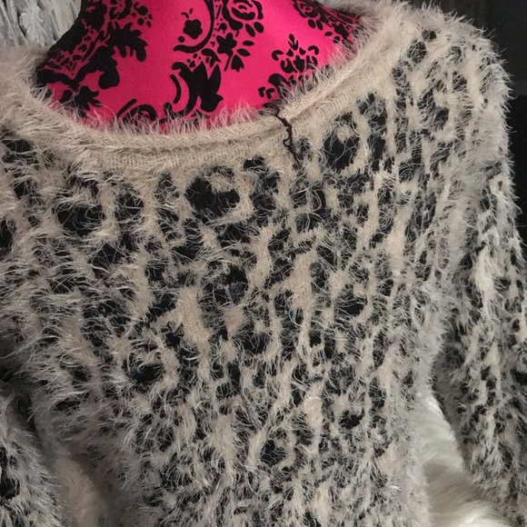 Xoxo fuzzy leopard sweater - Picture 2 of 5